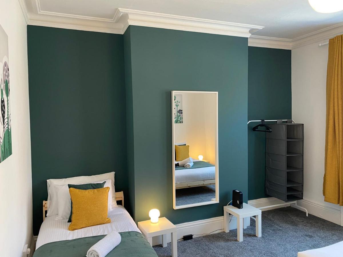 Kitchener - Wonderful 2-Bedroom Apt Sleeps 5 Free Parking Free Wifi ゲーツヘッド エクステリア 写真