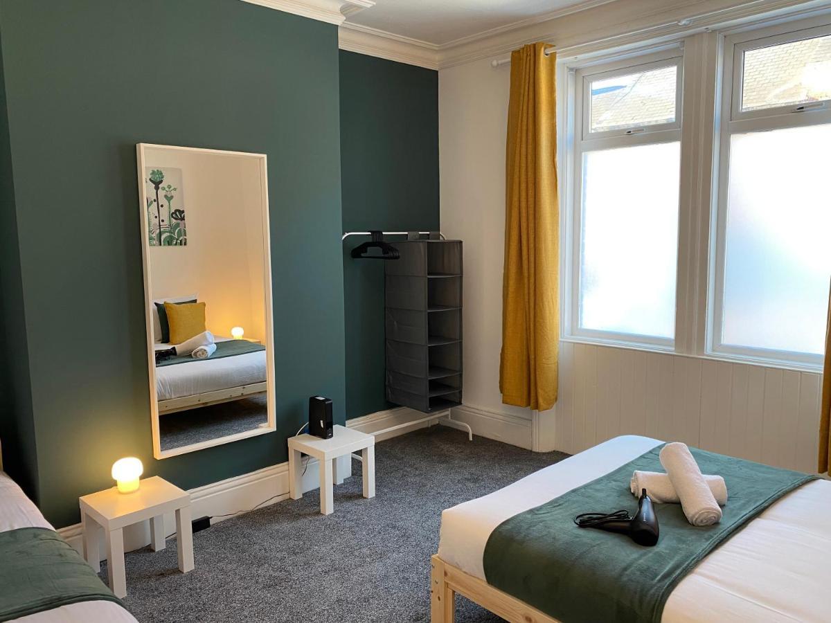 Kitchener - Wonderful 2-Bedroom Apt Sleeps 5 Free Parking Free Wifi ゲーツヘッド エクステリア 写真