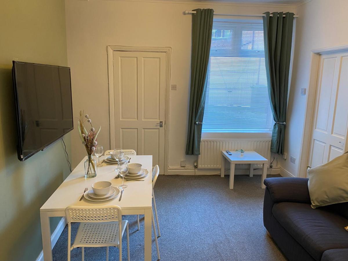 Kitchener - Wonderful 2-Bedroom Apt Sleeps 5 Free Parking Free Wifi ゲーツヘッド エクステリア 写真