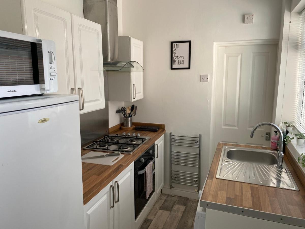 Kitchener - Wonderful 2-Bedroom Apt Sleeps 5 Free Parking Free Wifi ゲーツヘッド エクステリア 写真